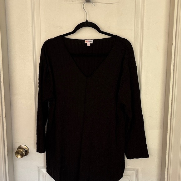 LuLaRoe Tops - LuLaRoe Textured black oversized  v neck tunic